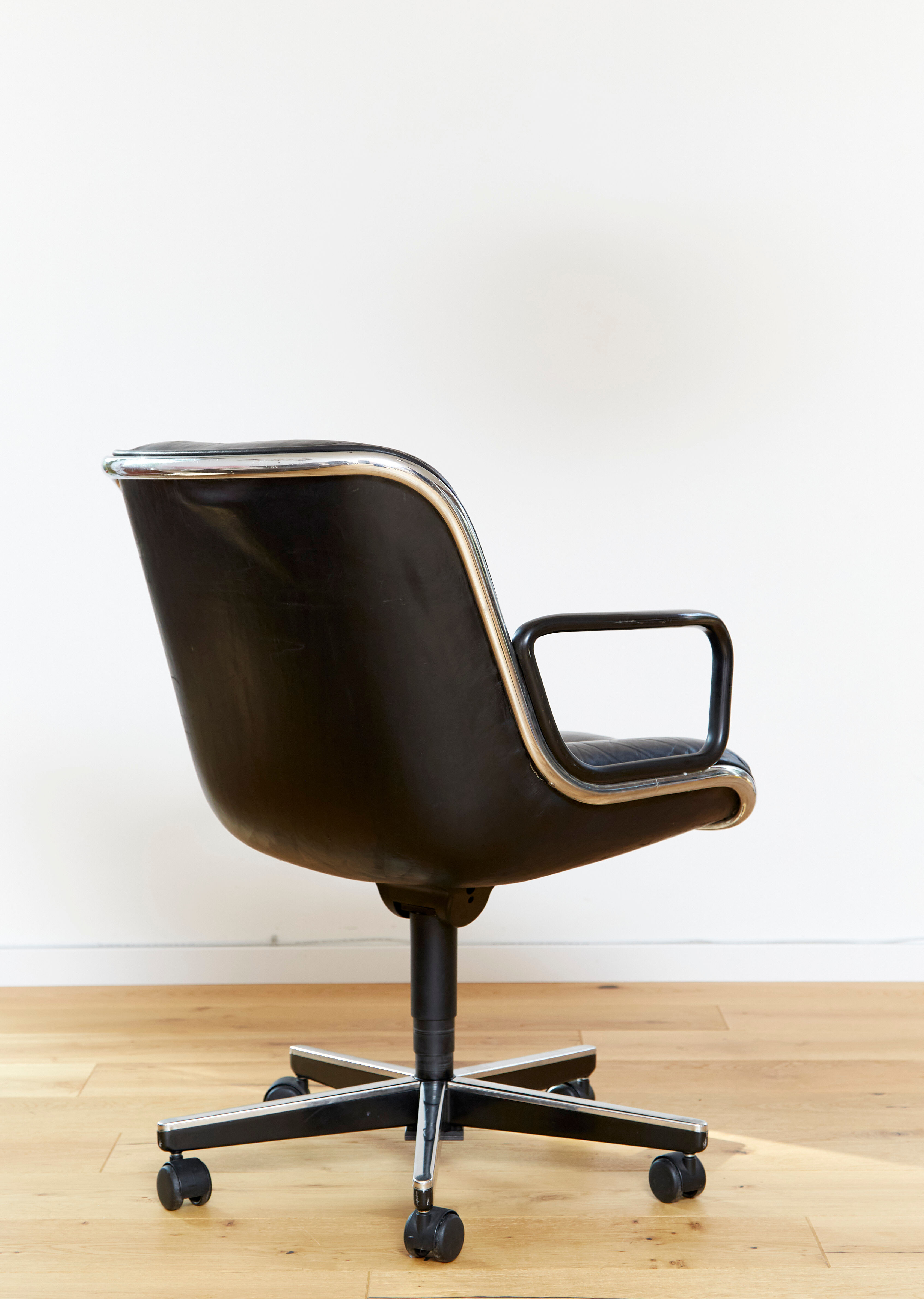 Charles Pollock Executive Chair for Knoll International