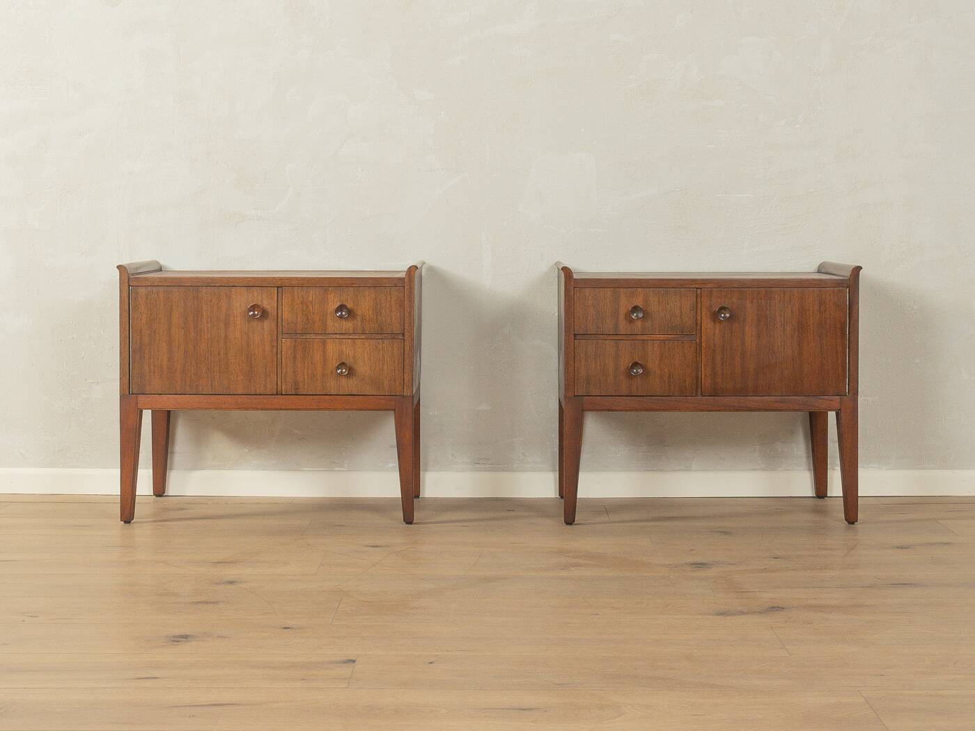 Tables de chevet des années 1920