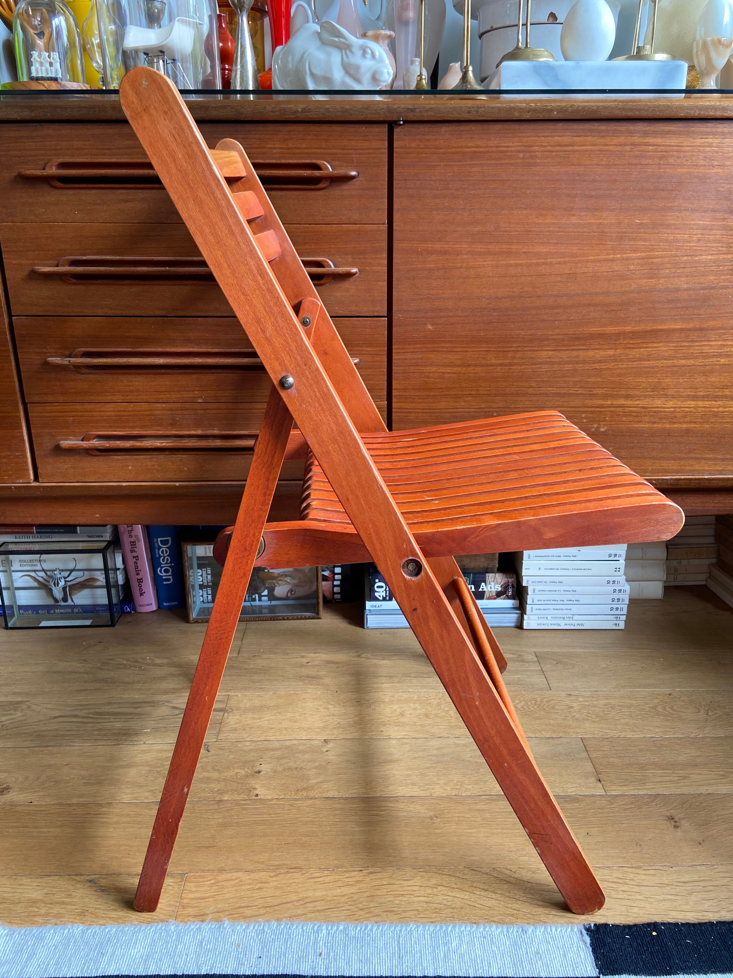 Paire de chaises pliantes en bois