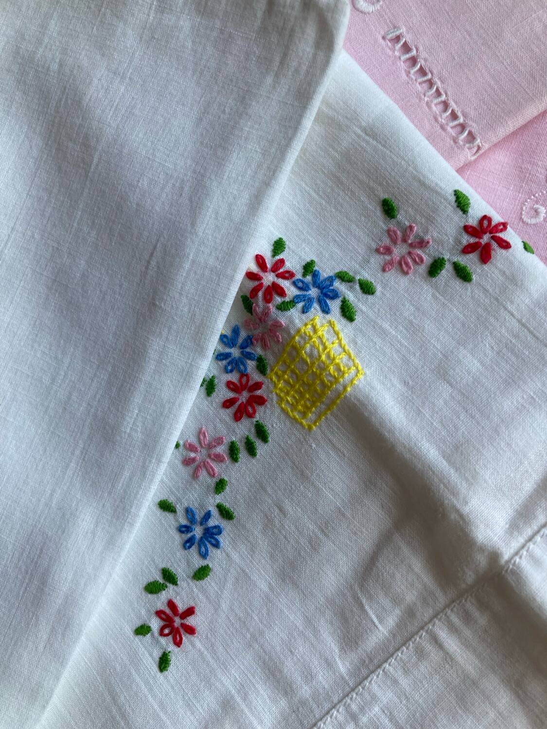 Set of embroidered baby bed sheets