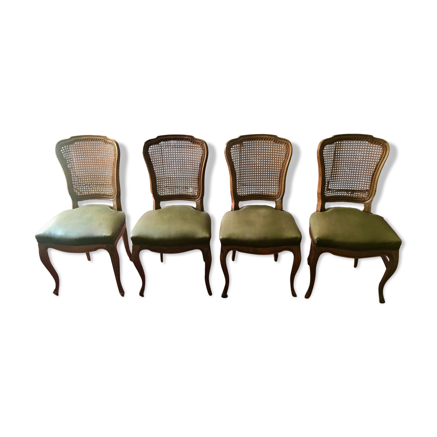 Suite de 4 chaises de style louis XV cannées assises en sky vert
