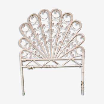 "Emanuelle" style headboard a person