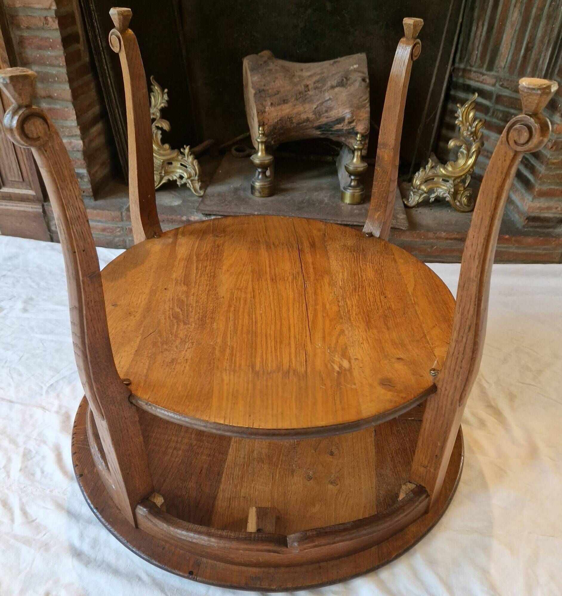 Round walnut gueridon with two tiers – Louis XV style – Perfect condition