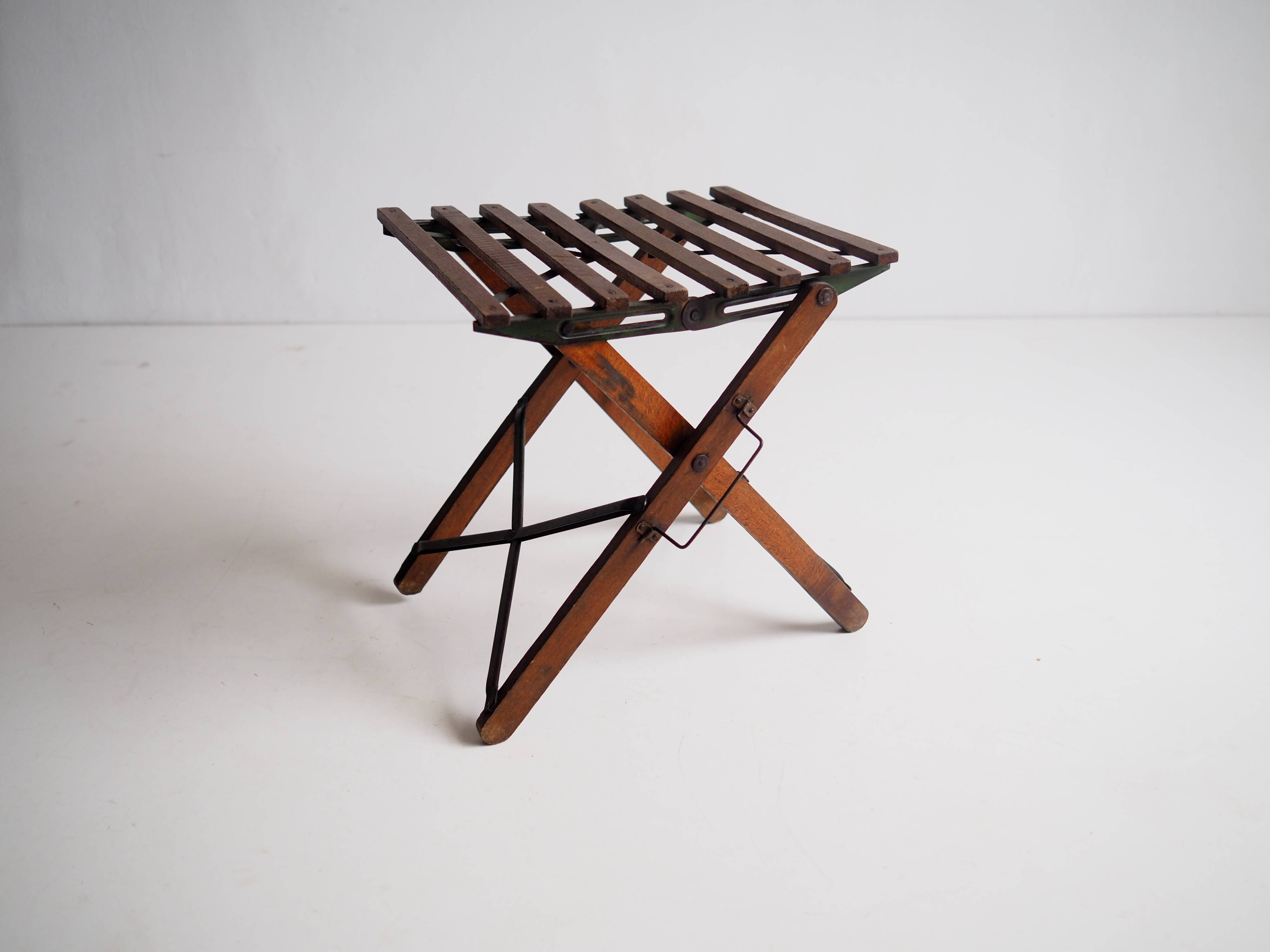 Vintage portable wooden picknick or fishing stool