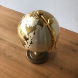 World mappe, globe cigarette distributor