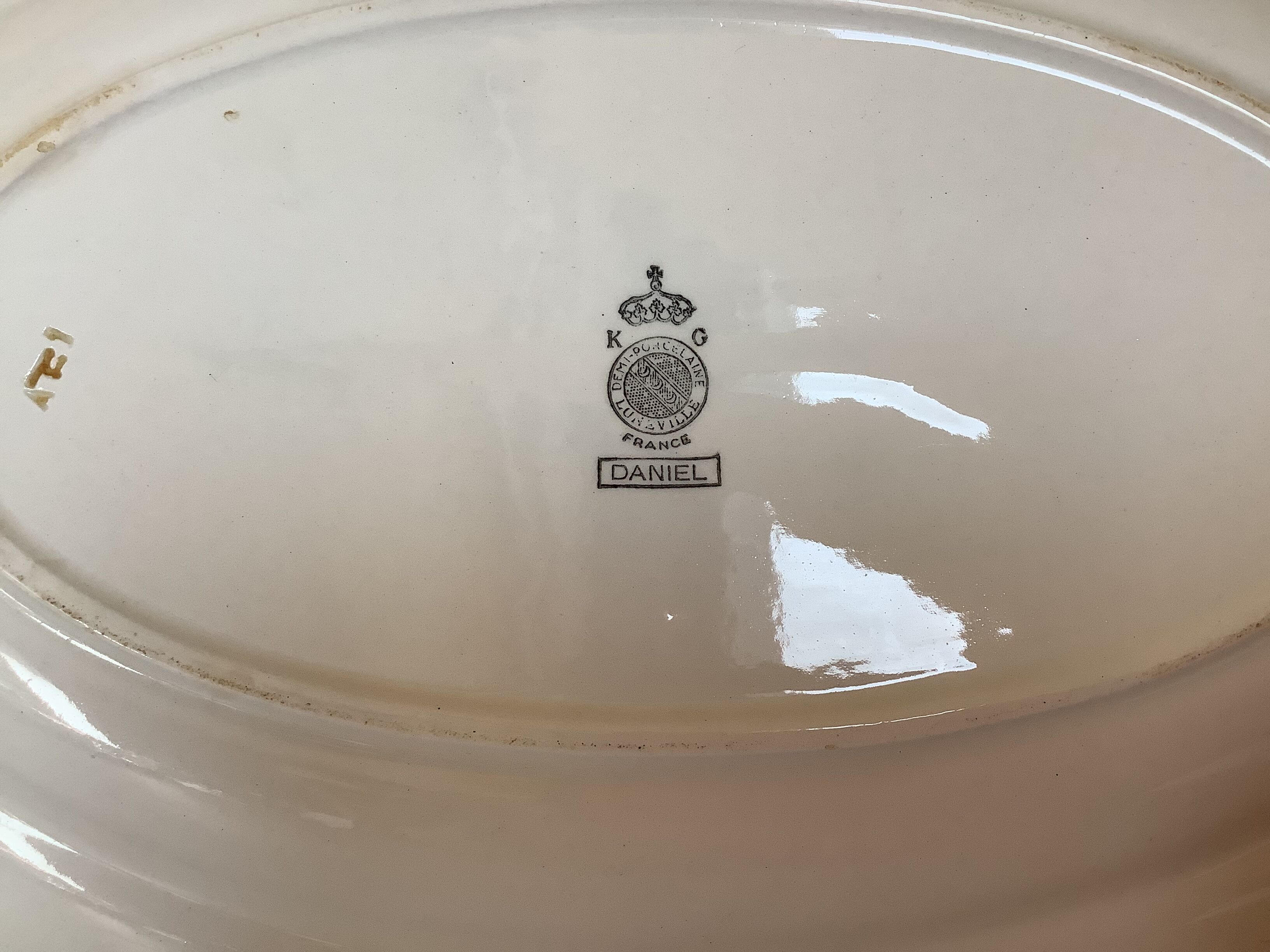 Oval earthenware dish, Luneville model Daniel