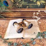 Theater binoculars in mother-of-pearl and brass, 19th century