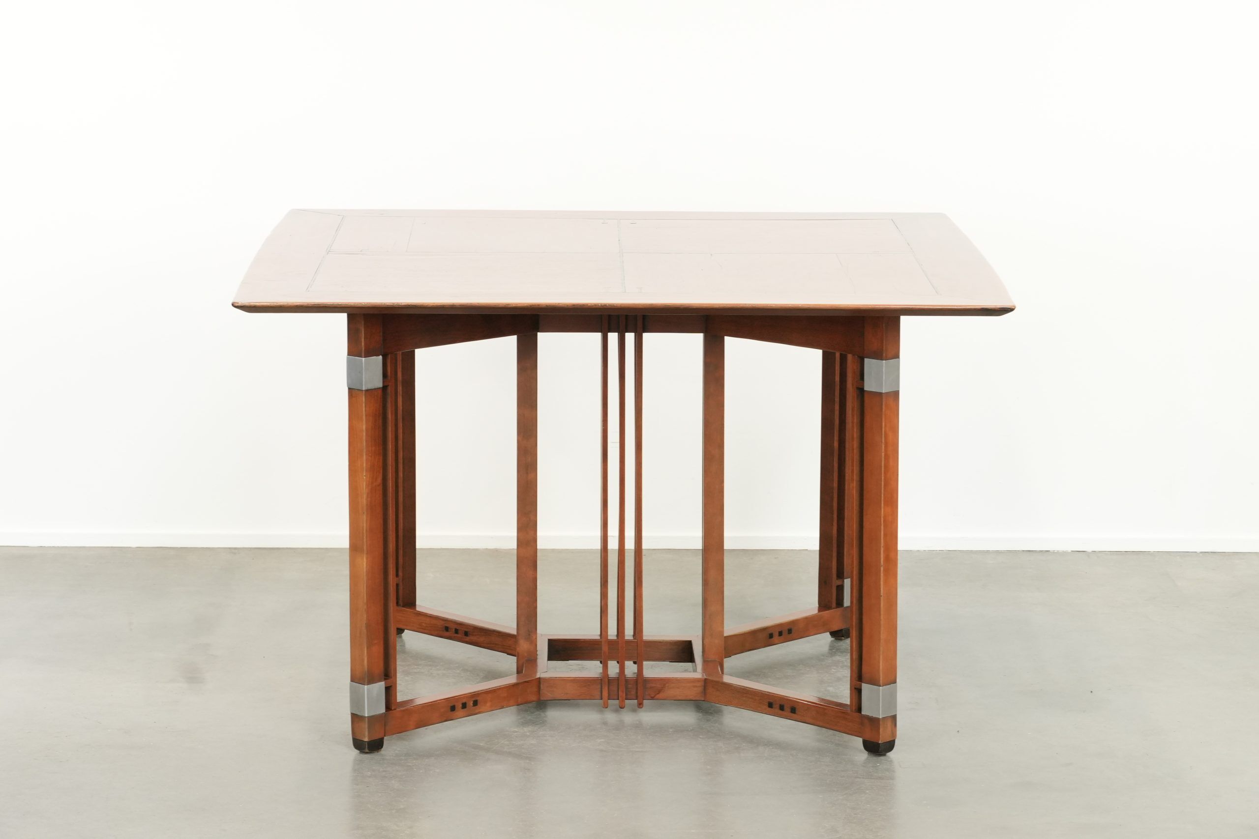 Rare square Art Deco design dining table in good condition