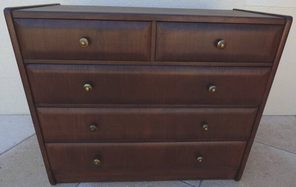 Commode ancienne années 50 à 5 tiroirs galbés montage à l’ancienne vintage et boutons laitons