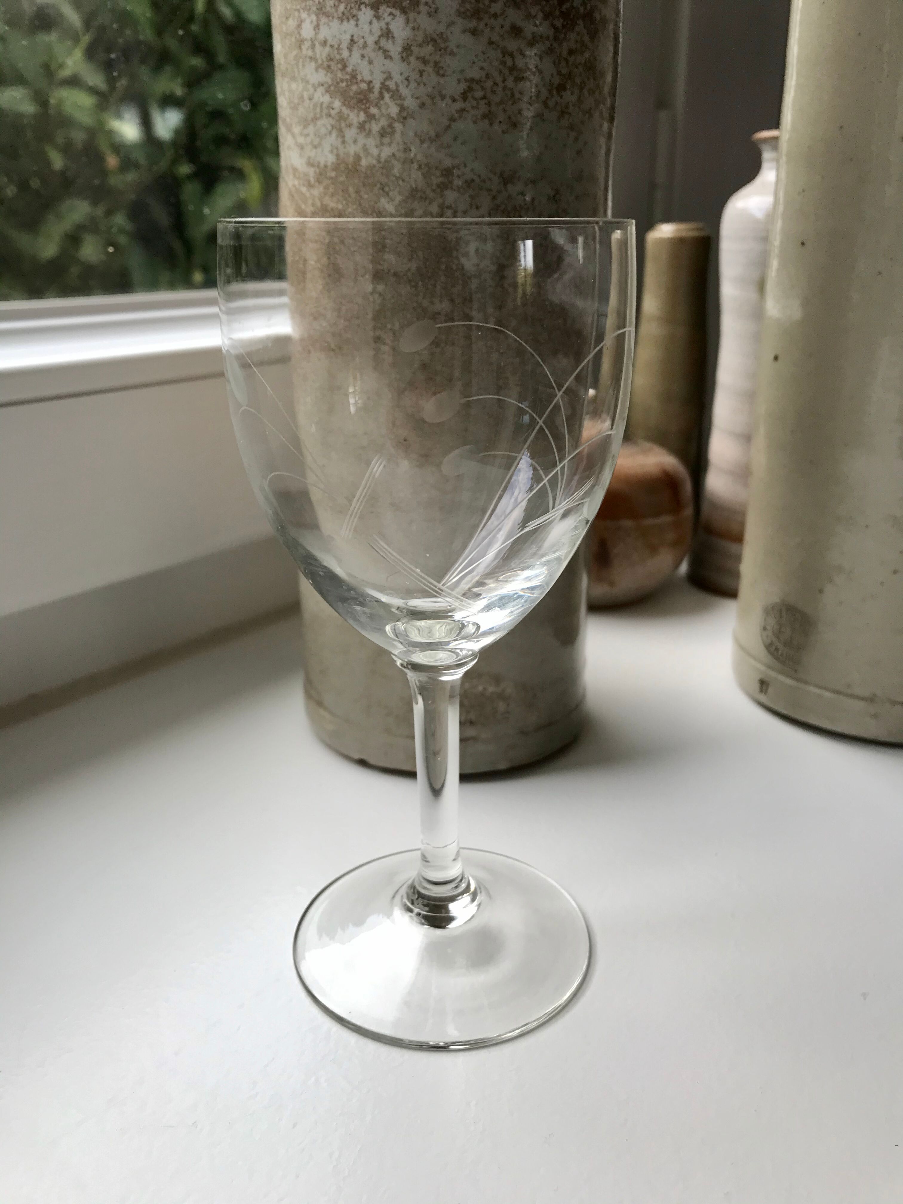 Set of 10 wine glasses engraved 50s-60s