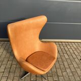 Original Fritz Hansen Egg chair from 1983 in perfect condition, new!! Rustic Cognac Camel Leather