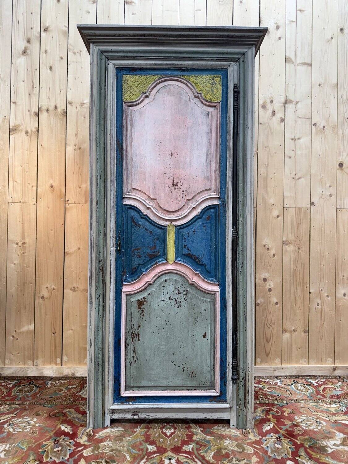 Bonnetière with a single door – Polychrome solid oak
