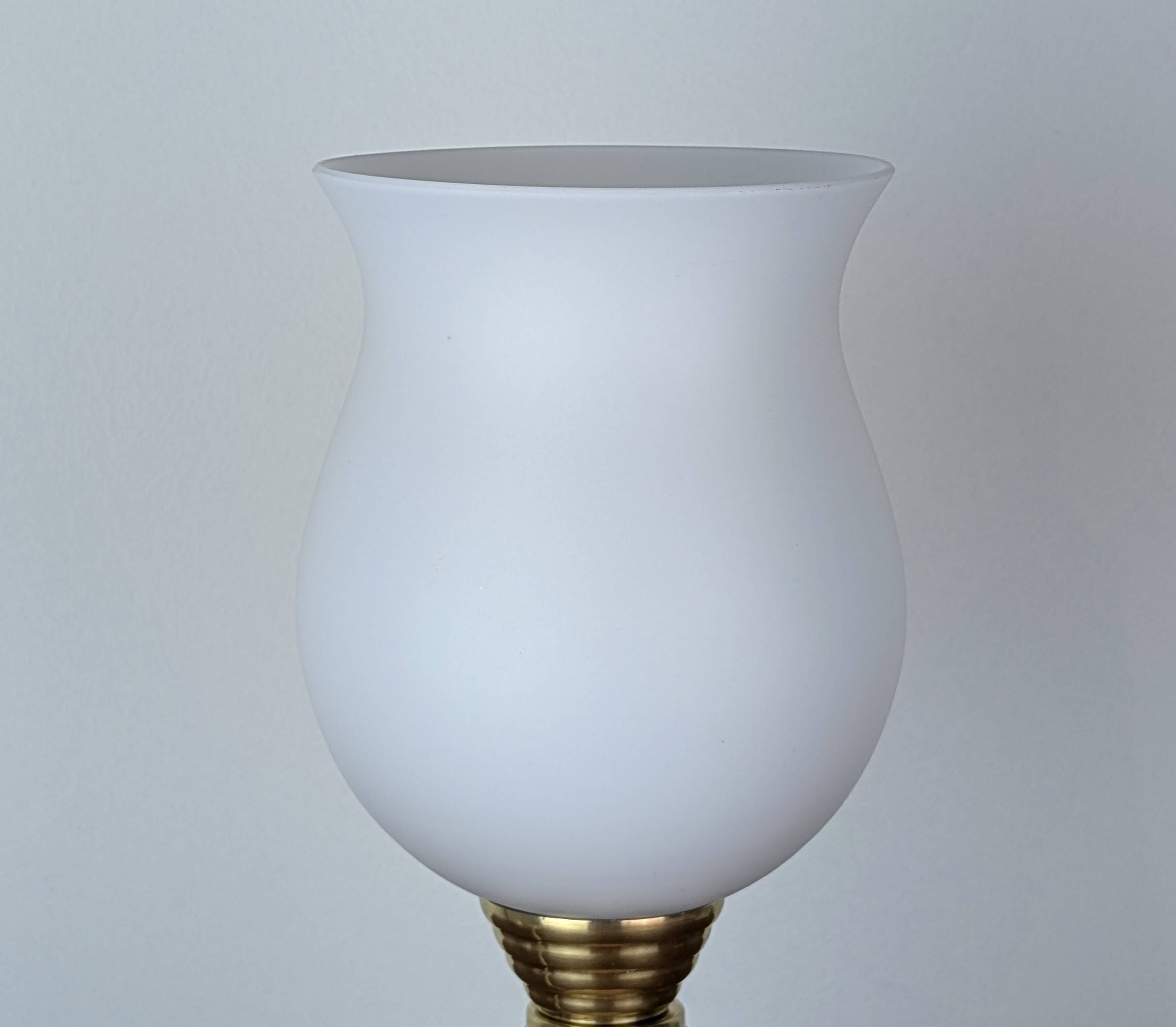 Lampe bois et opaline