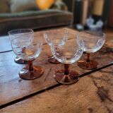 Engraved wine glasses with amber feet, 60s France