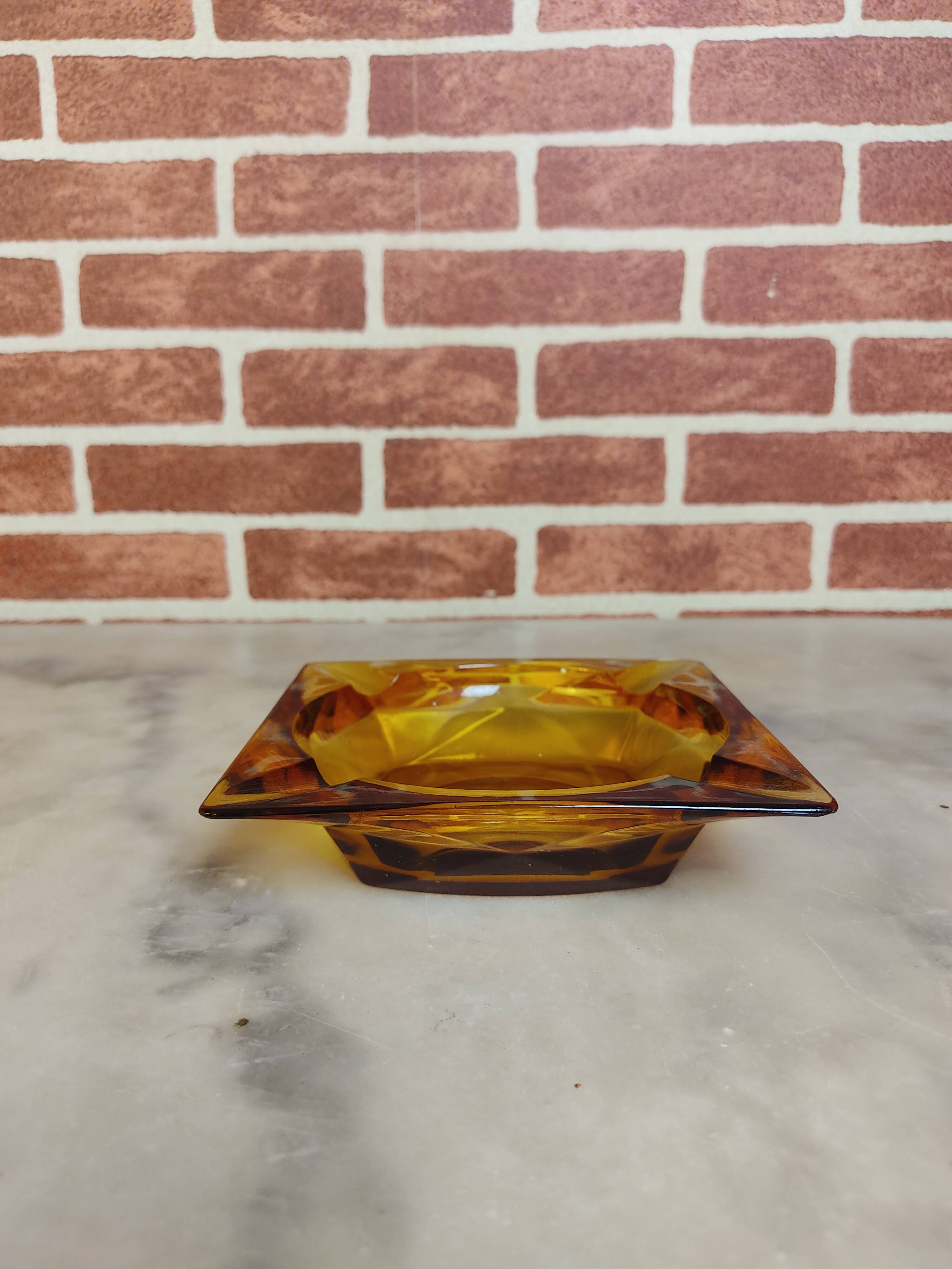 Cendrier ambre des années 60