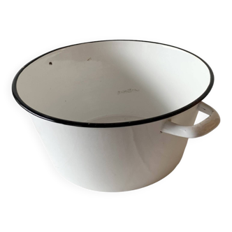 Large vintage basin in white enameled sheet metal