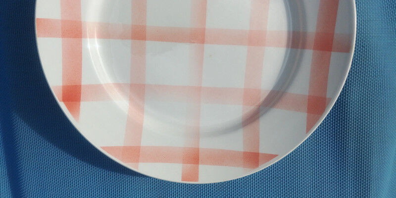 Round/flat serving dish, Moulin des Loups Orchies décor Scottish tiles orange