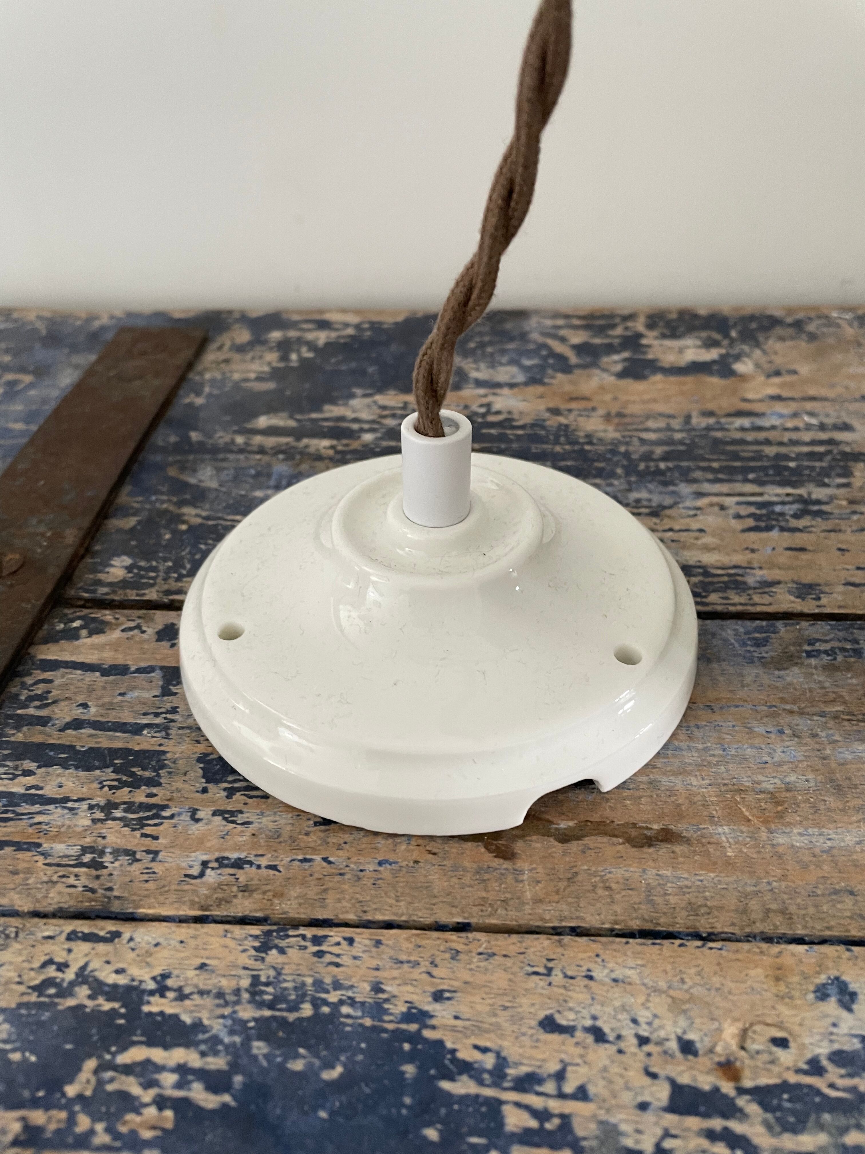 Vintage suspension in electrified white opaline to nine