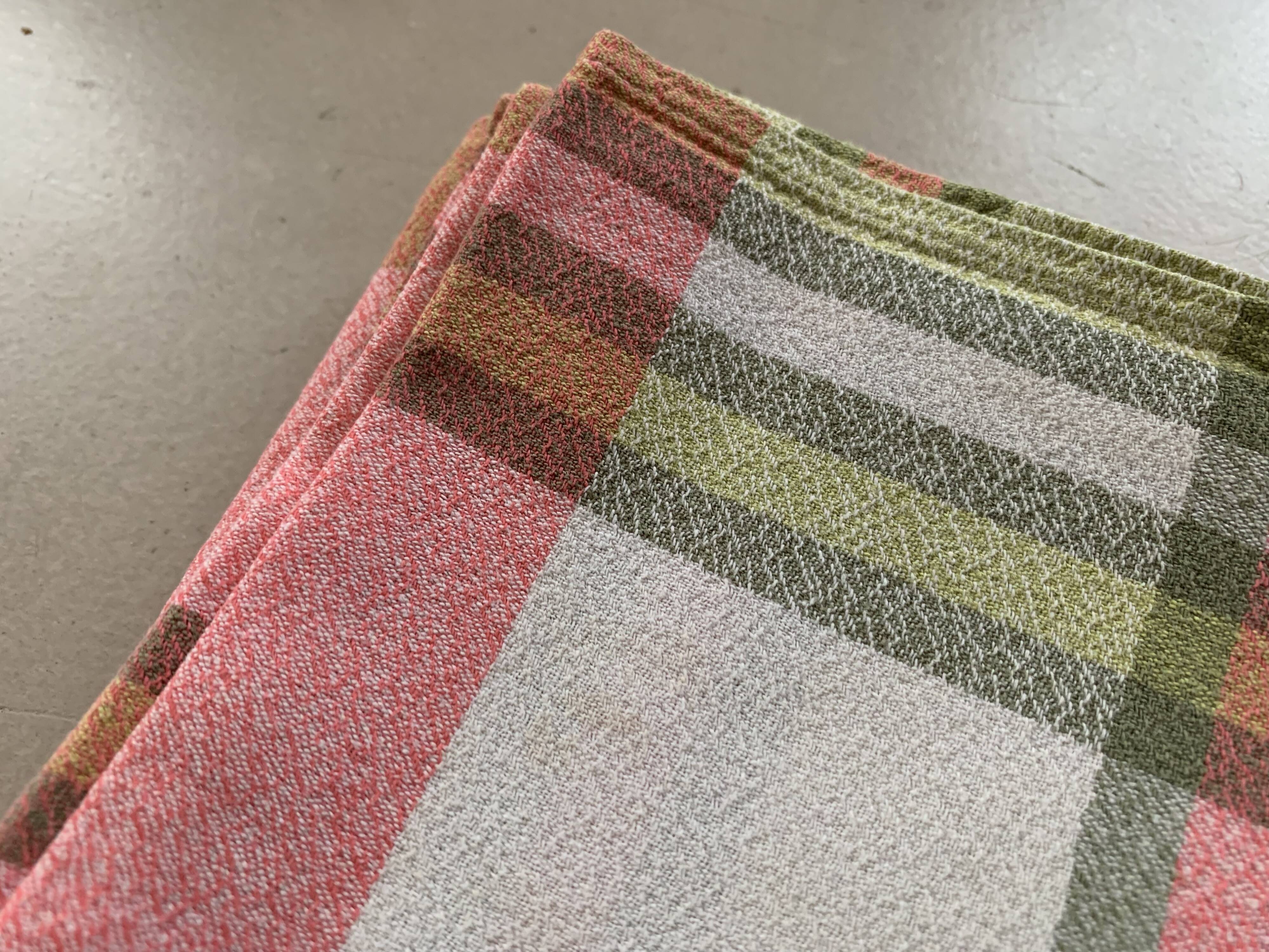 Lot 12 serviettes et nappe ancienne