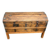 Stagecoach trunk on stand, 1810s