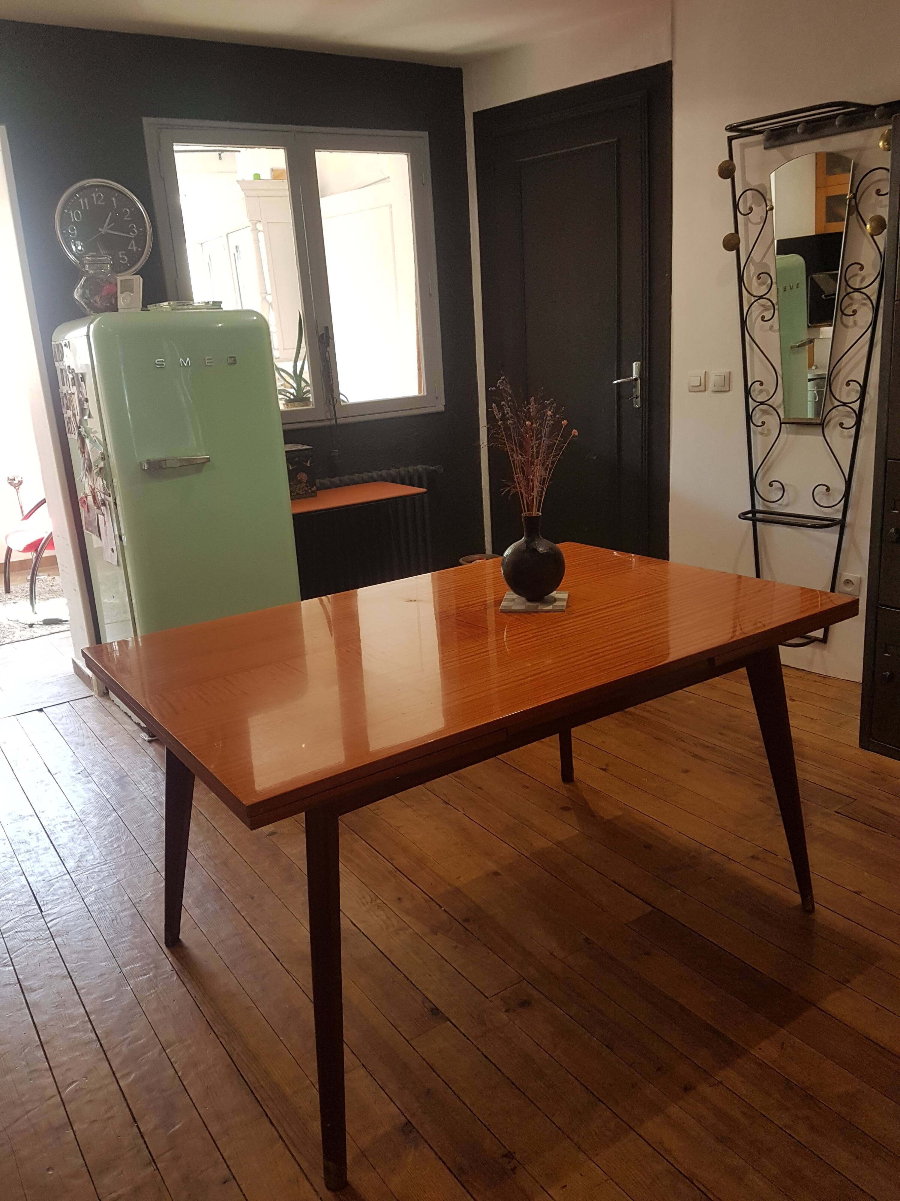 Table with extensions compass legs
