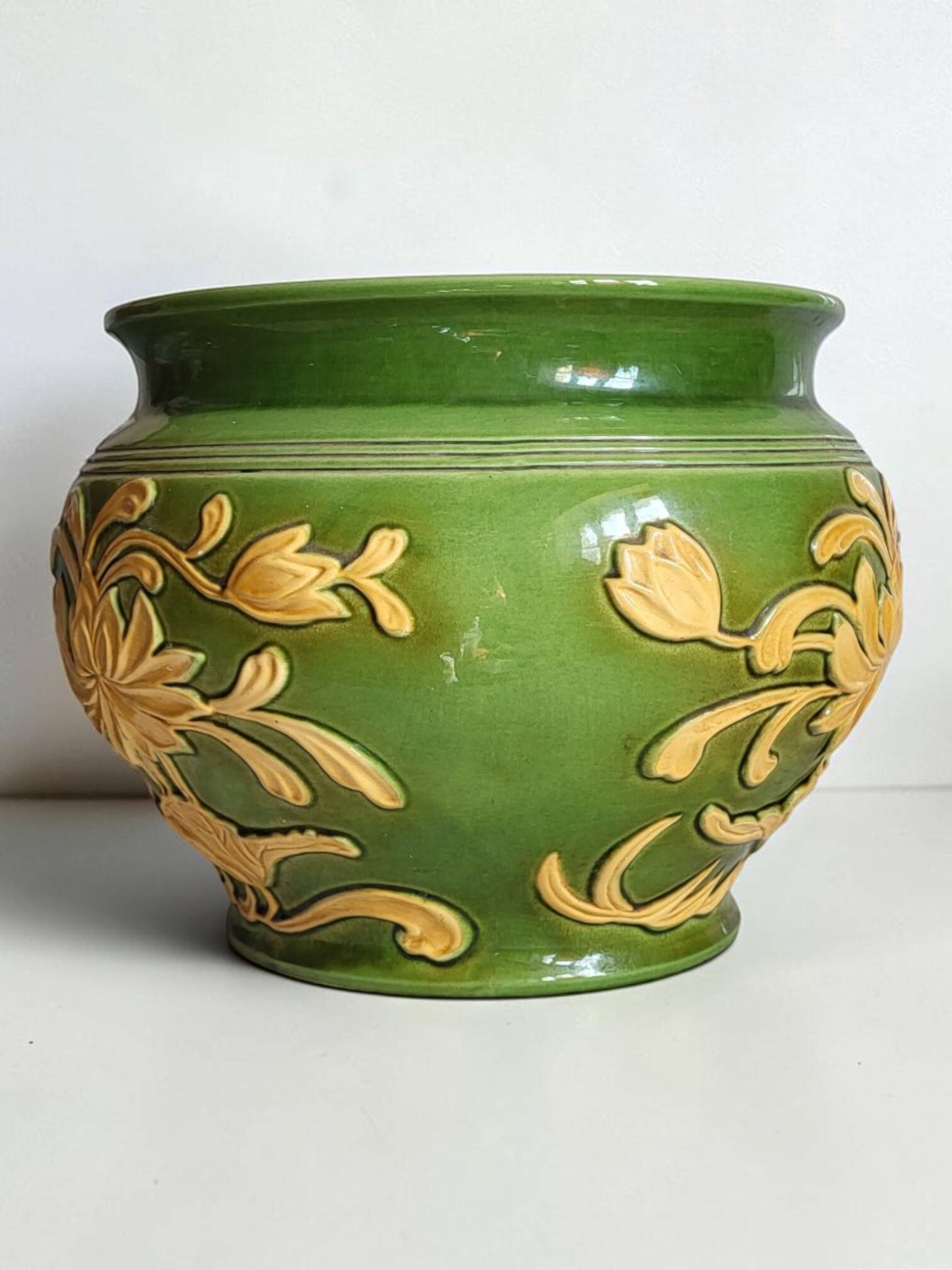 Ceramic plant pot