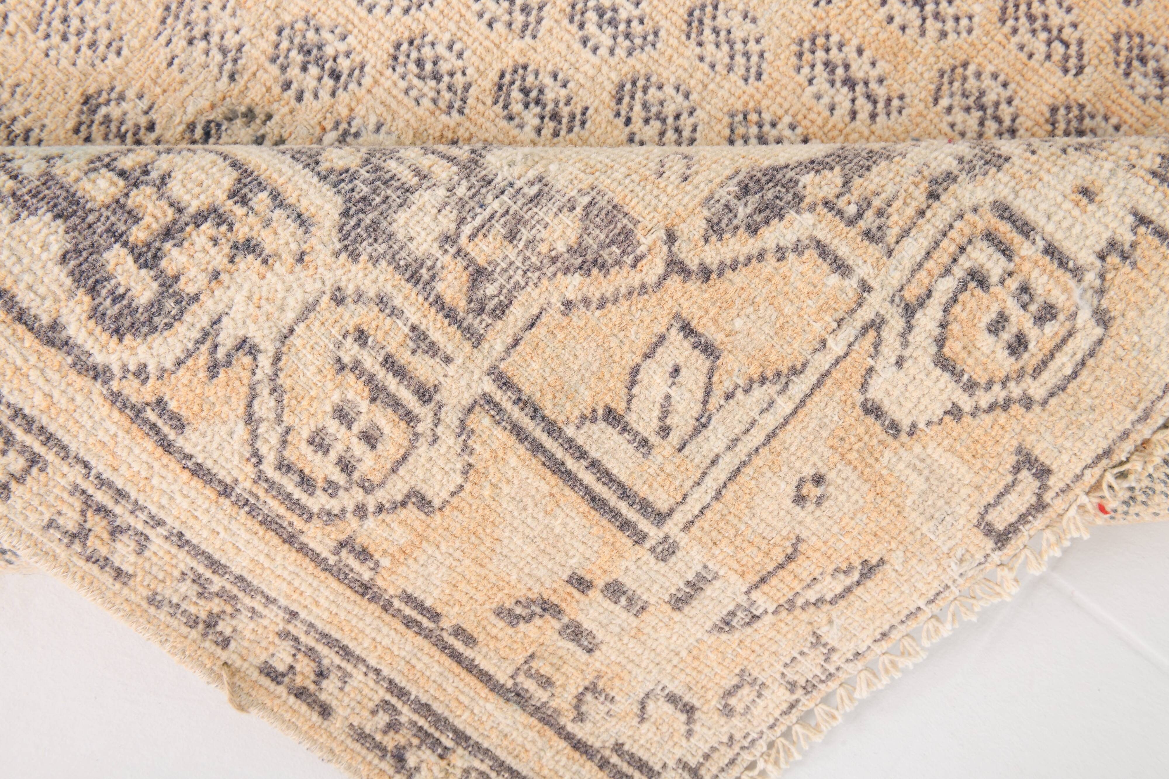 6x8 Vintage Cream & Black Oriental Persian Rug, 176x259Cm