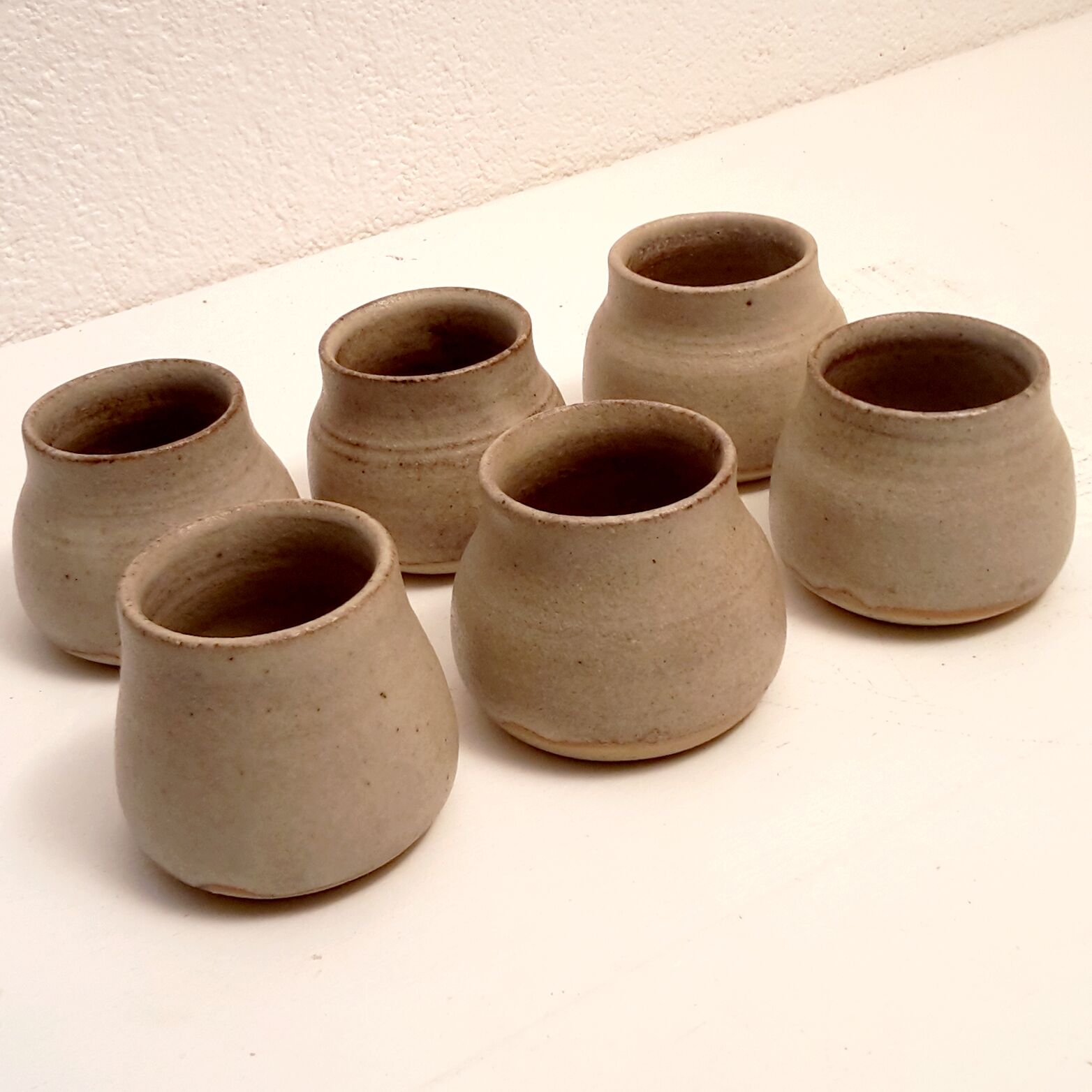 Série de six verres bols à saké en grès