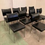 Suite de neuf chaises vintage en chrome et similicuir XX siècle