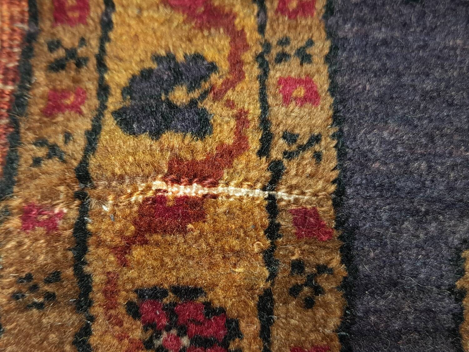 L'âme d'Anatolie : Tapis Tribal Violet Aubergine