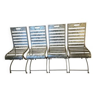 Lot de quatre chaises métalliques