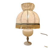 Lampe de chevet blanche, dentelles et opaline