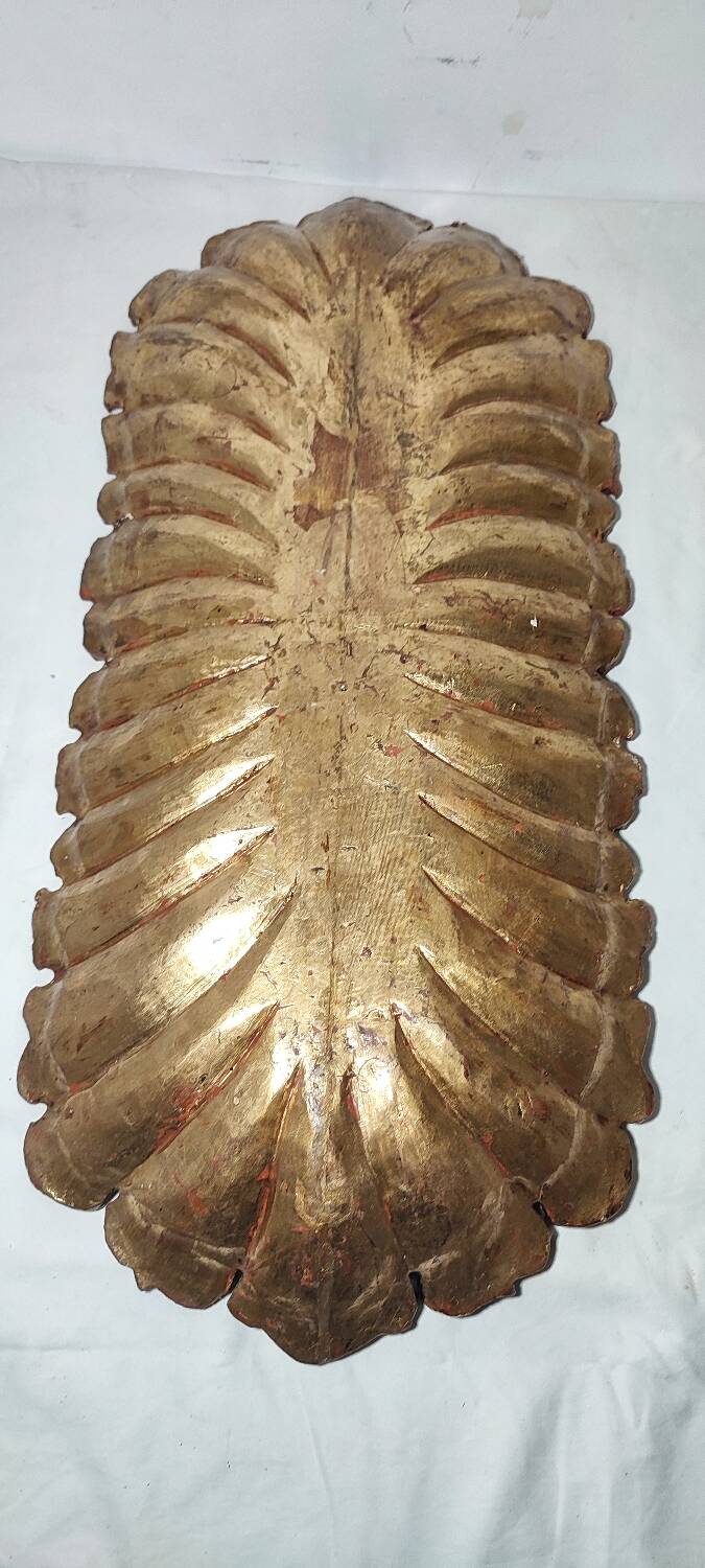 Centro de mesa de madera y pan de oro. España, 1930s.