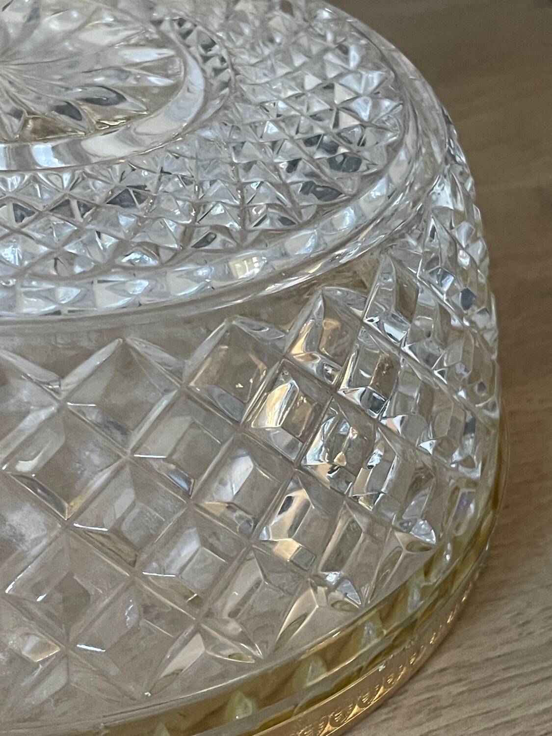 Salad bowl and cups in cut glass and brass