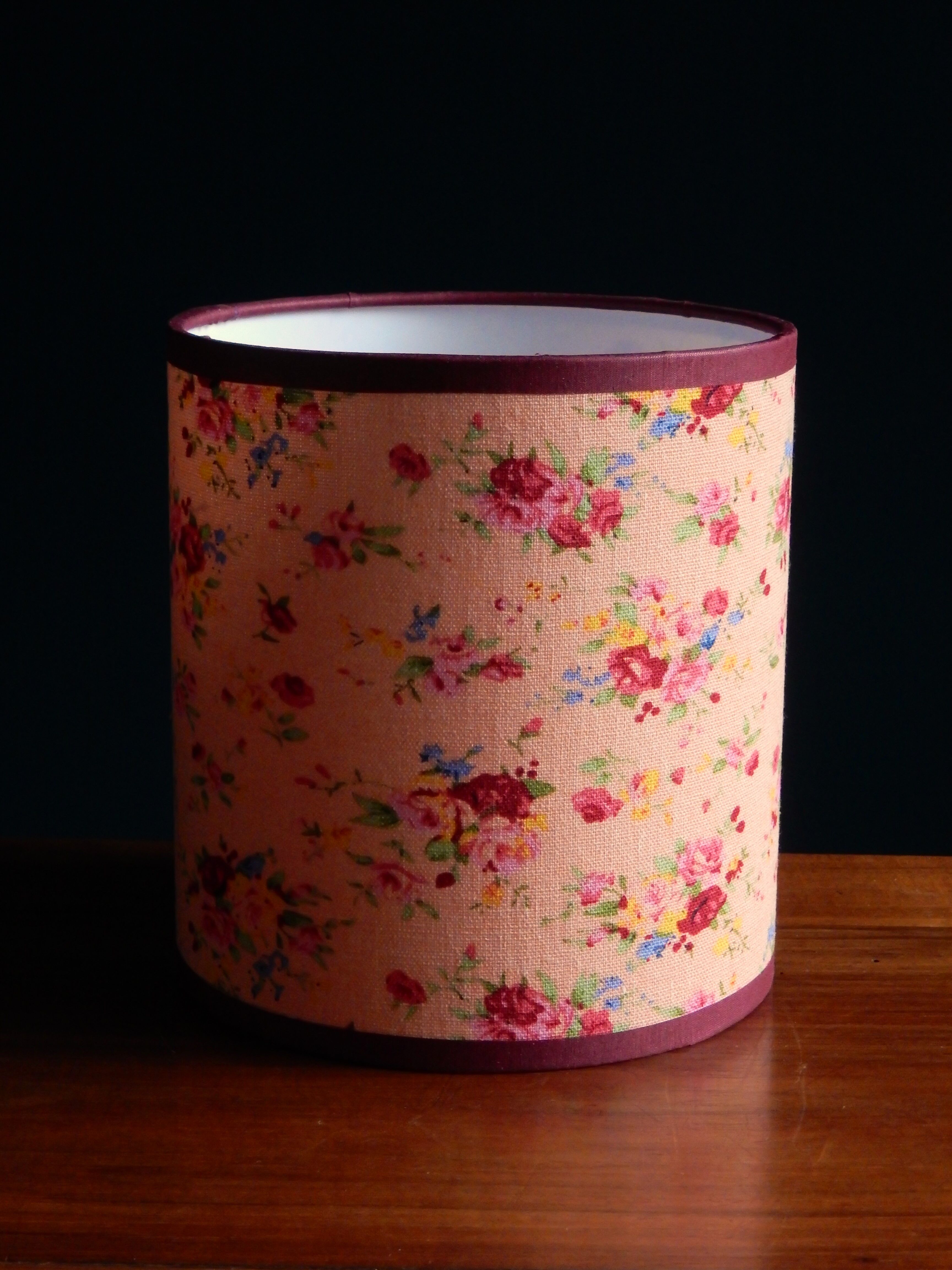 Abat-jour en lin fleuri dans le style Liberty