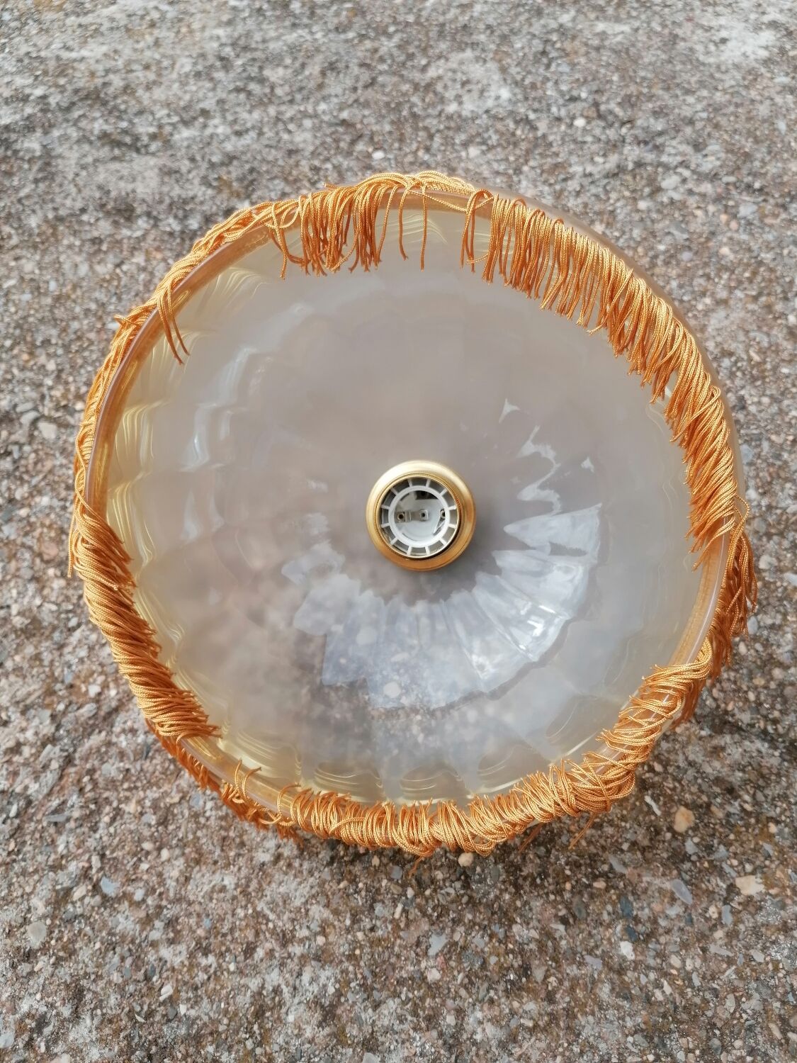 Vintage suspension with frosted glass fringes.