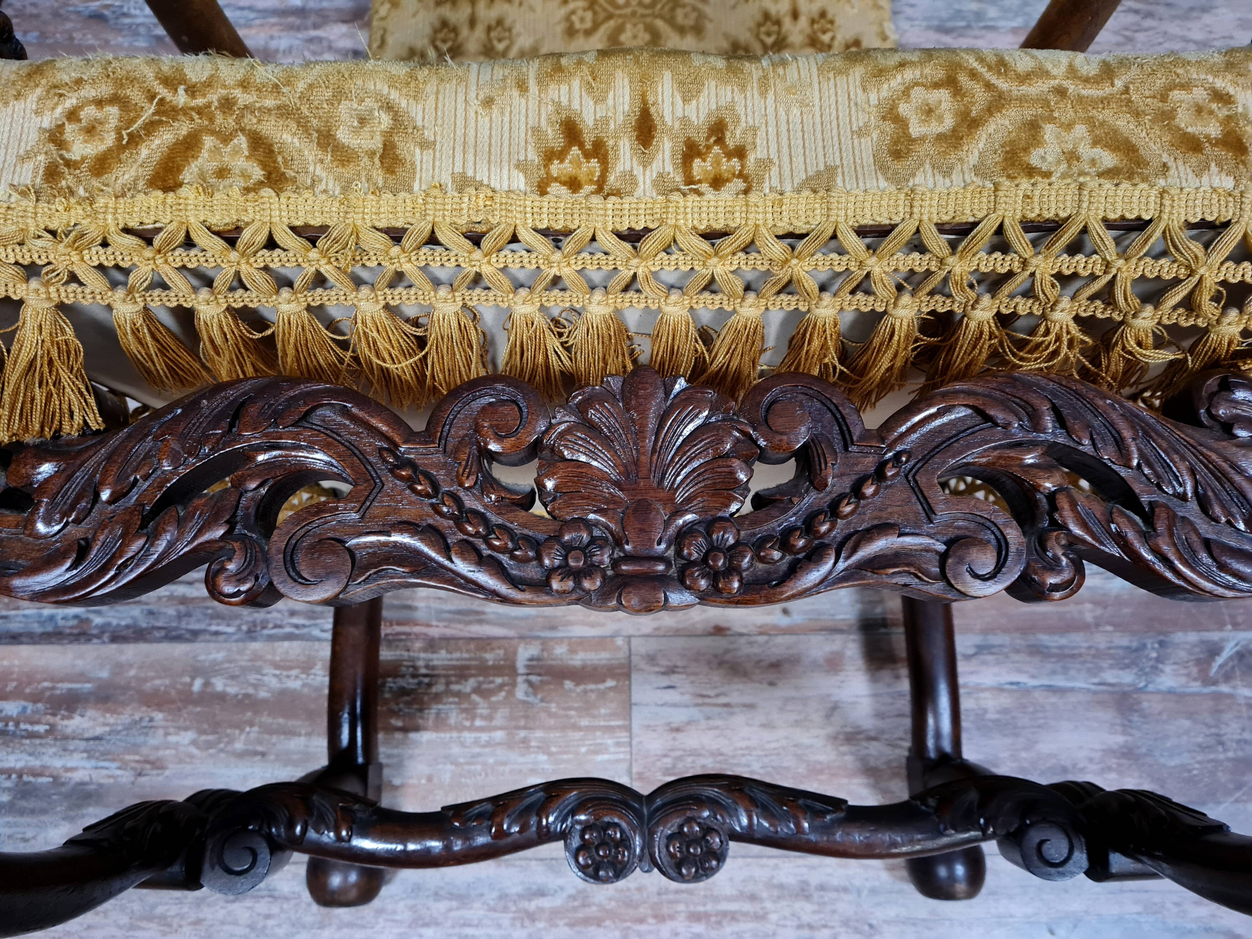 Large armchair with high Renaissance back in solid walnut around 1850-1860