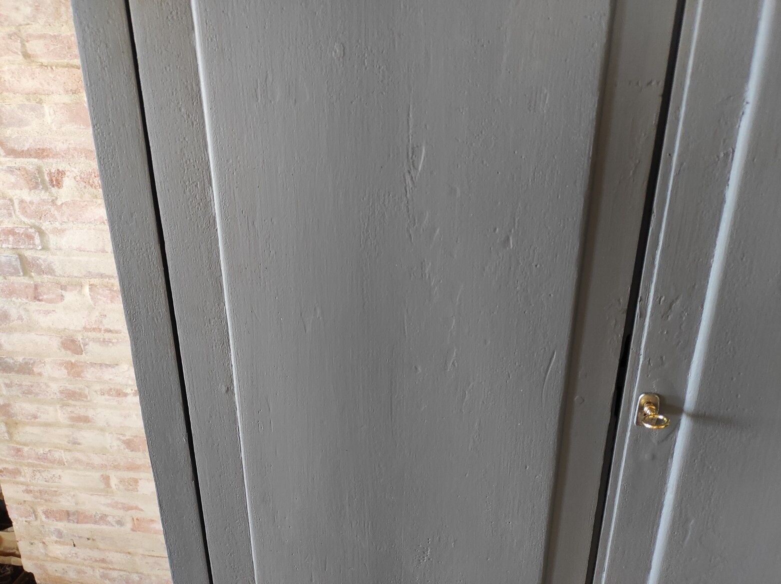 Armoire parisienne