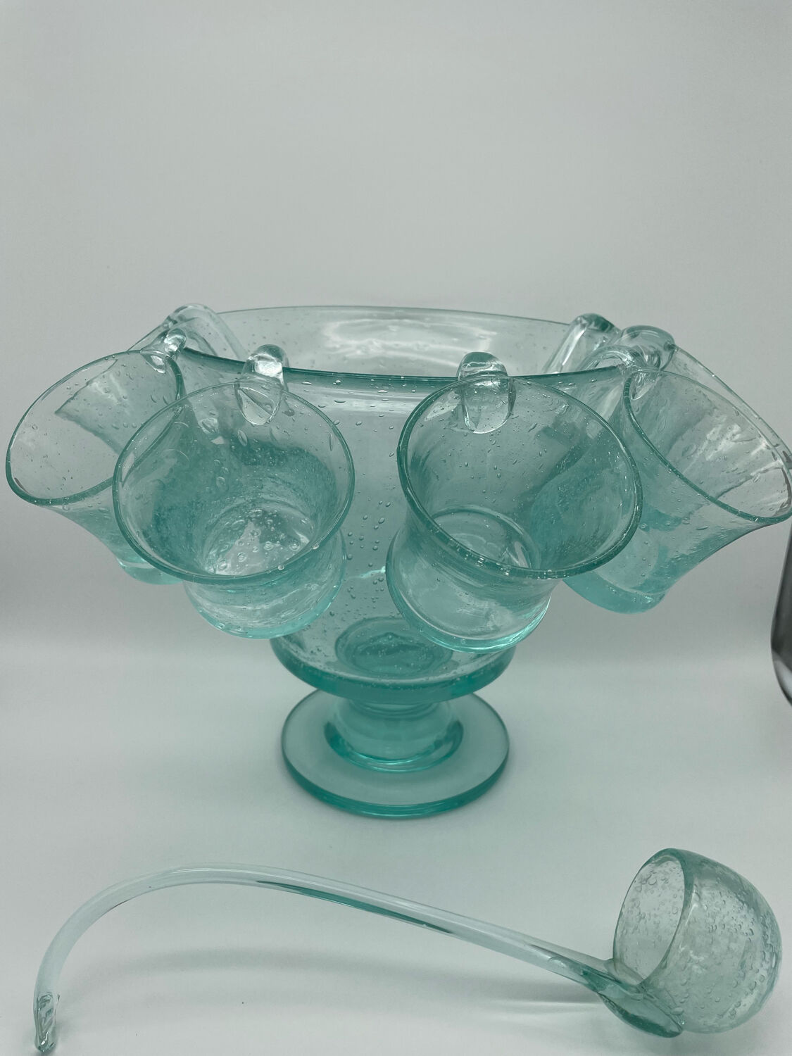 Punch service, Medici sangria in blue bubbled glass