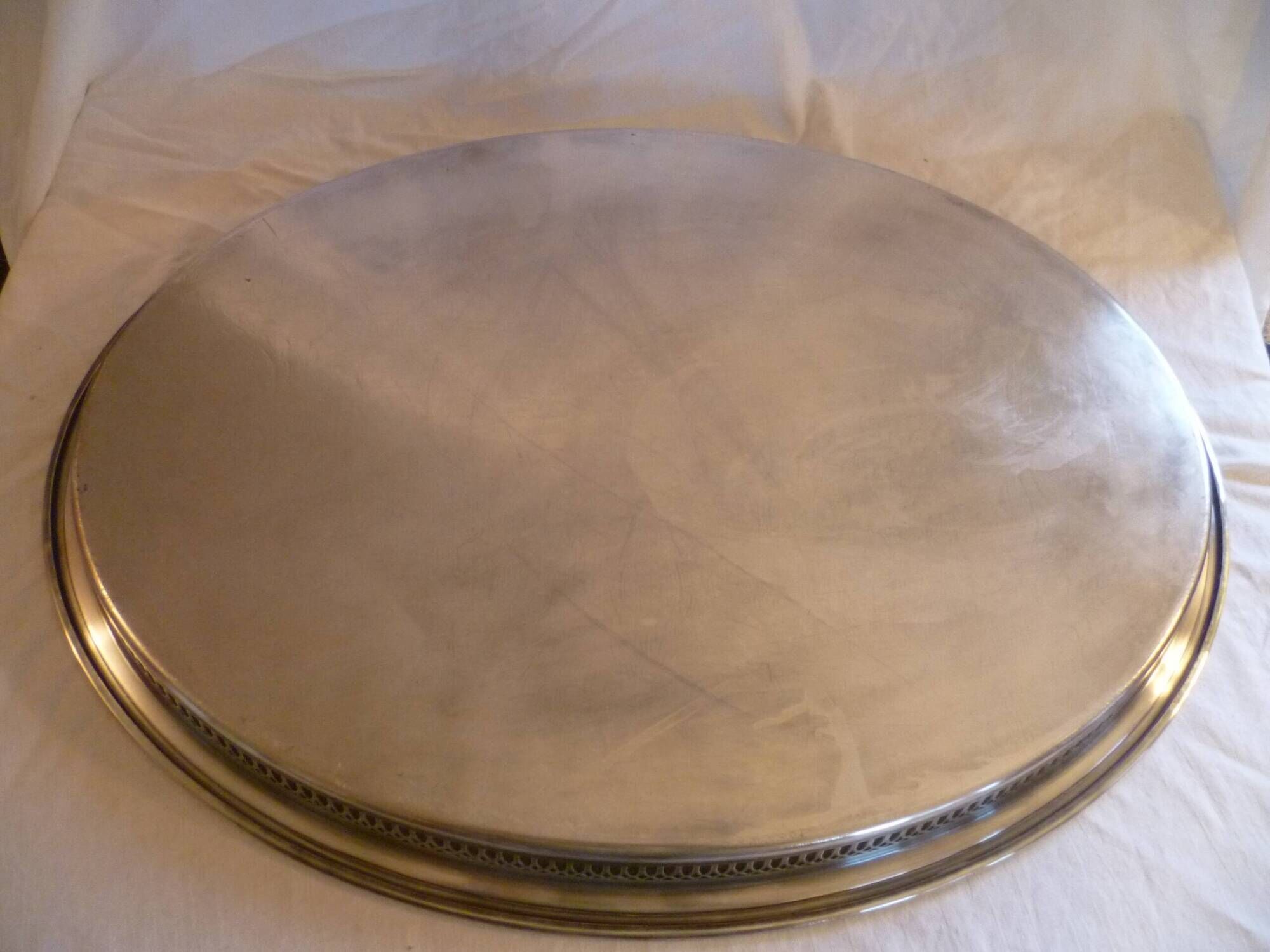 Large oval gallery serving tray in silver metal