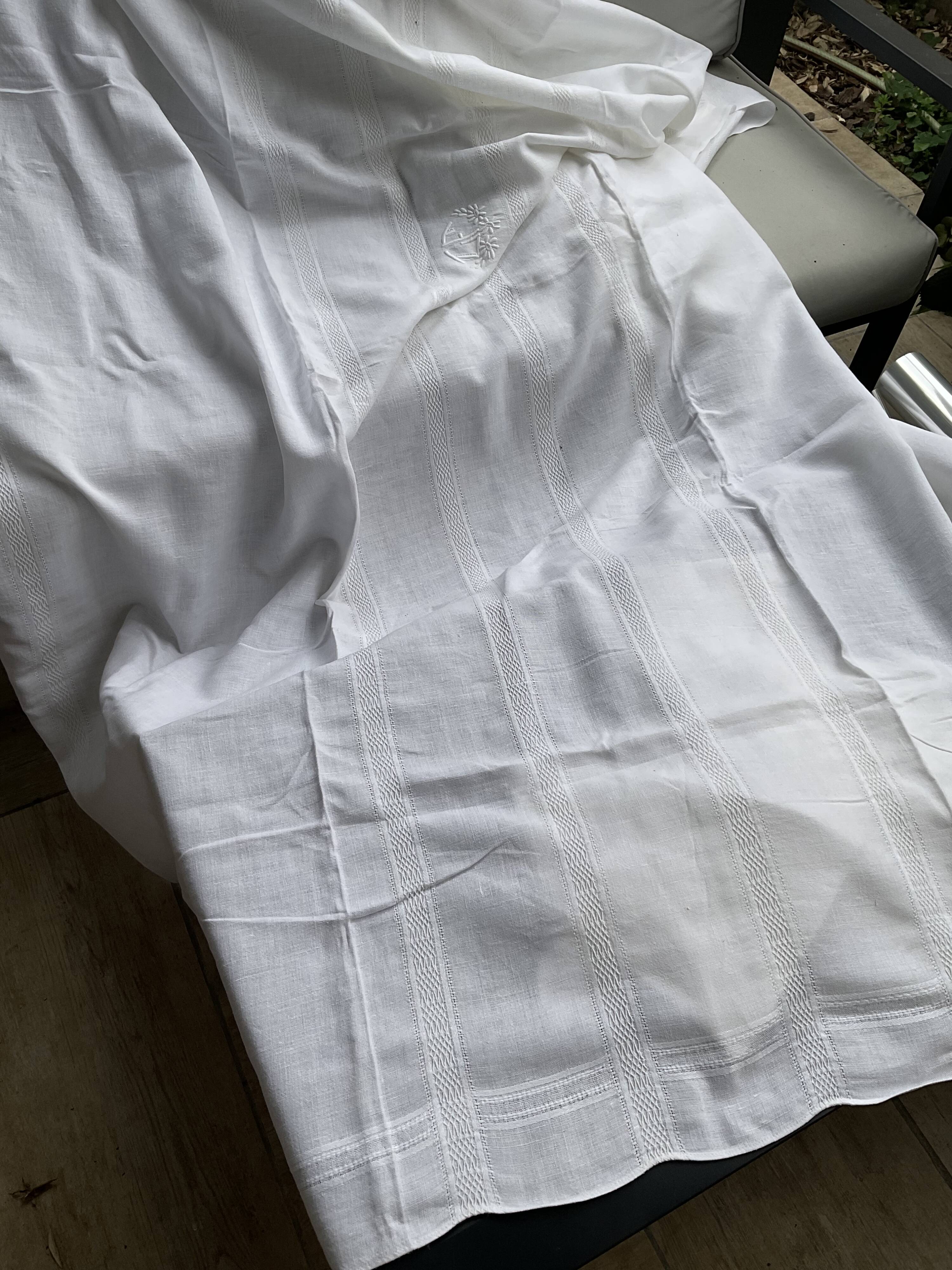 Tablecloth and 12 towels.linen/cotton