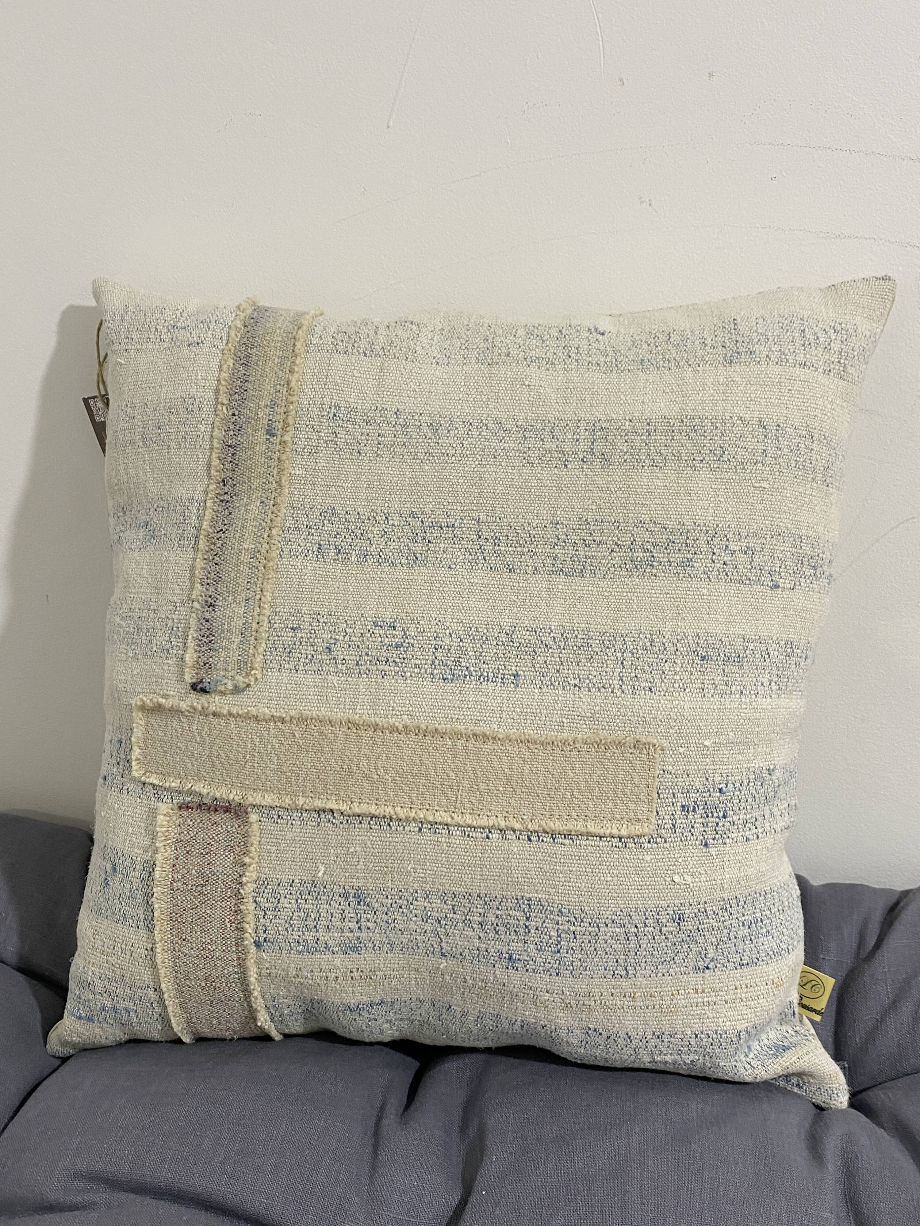 Handmade cushion in vintage fabric, Kilim style.
