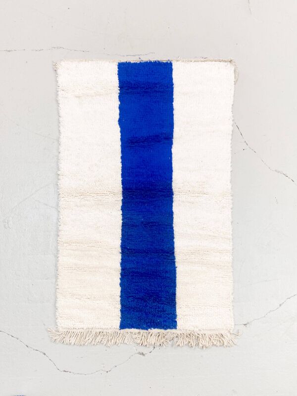 Tapis berbère marocain Beni Ouarain à motifs bleu majorelle 1,55x0,96m