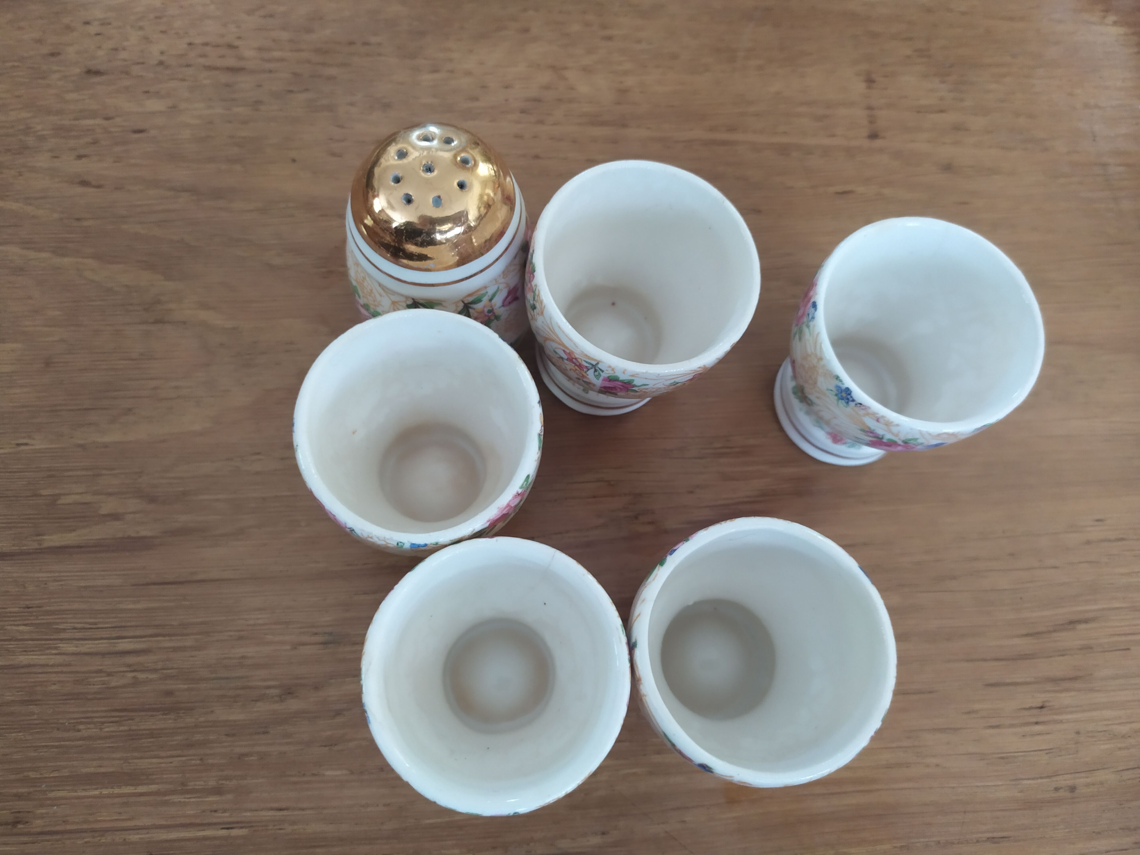Egg cup set