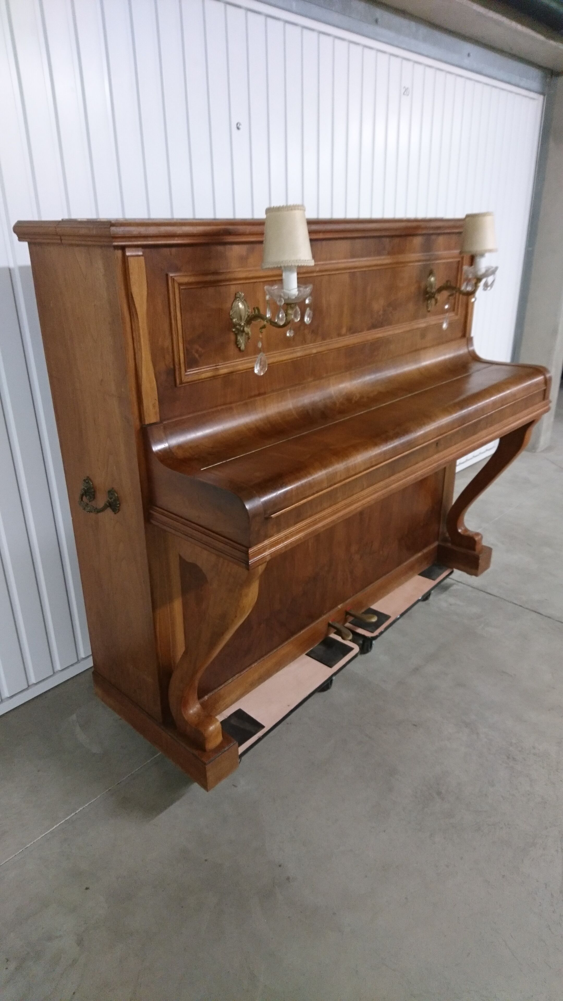Old Piano