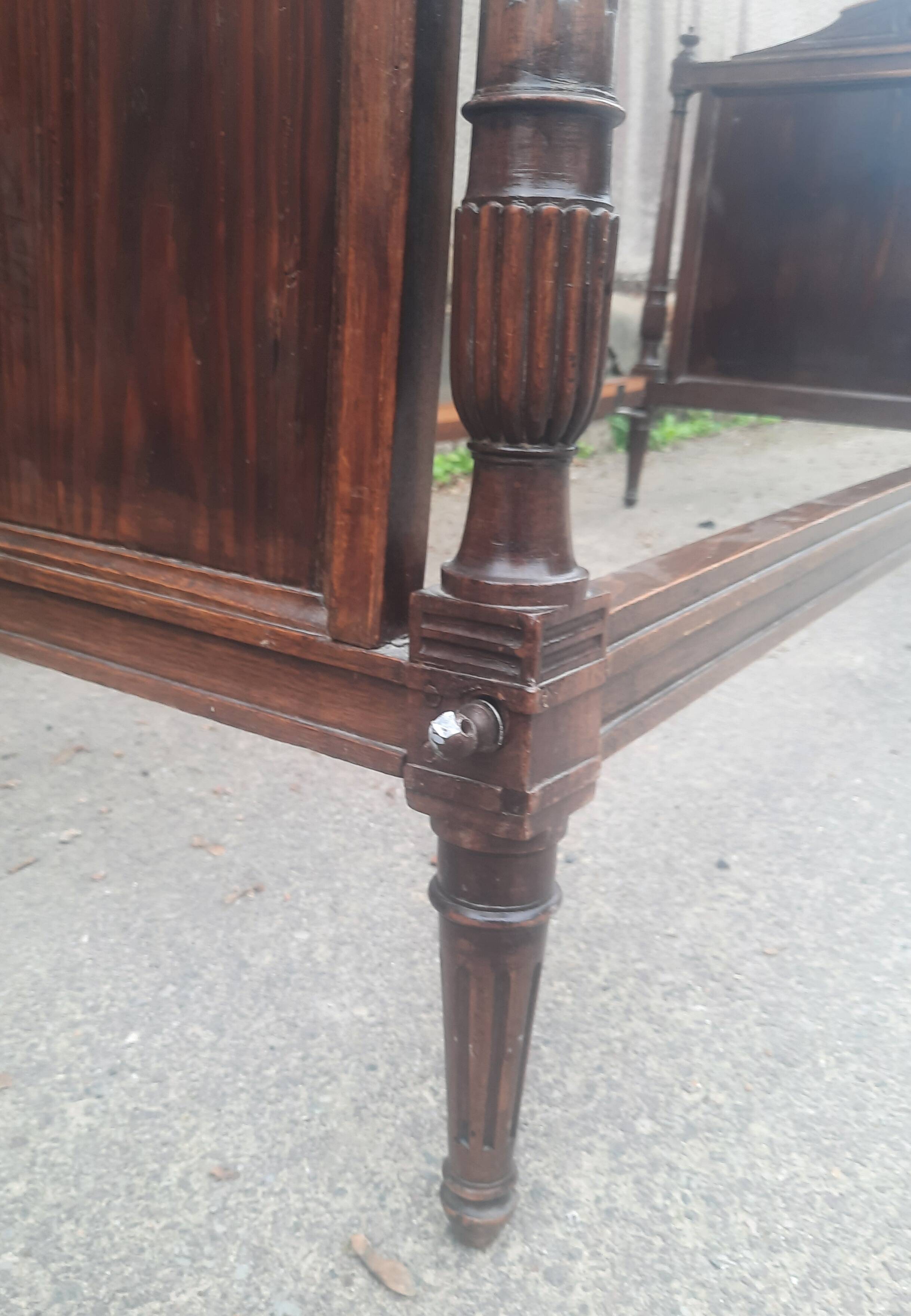 Lit Louis XVI en bois naturel