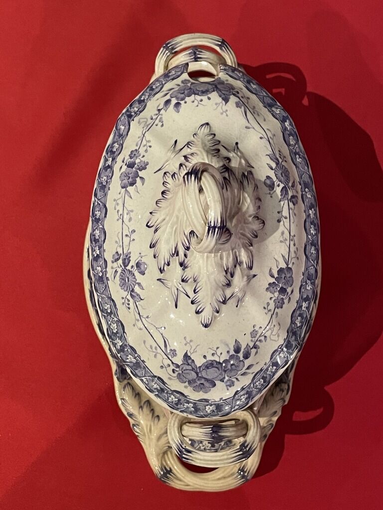 Large porcelain sauciere with blue and white decoration of the 19th century
