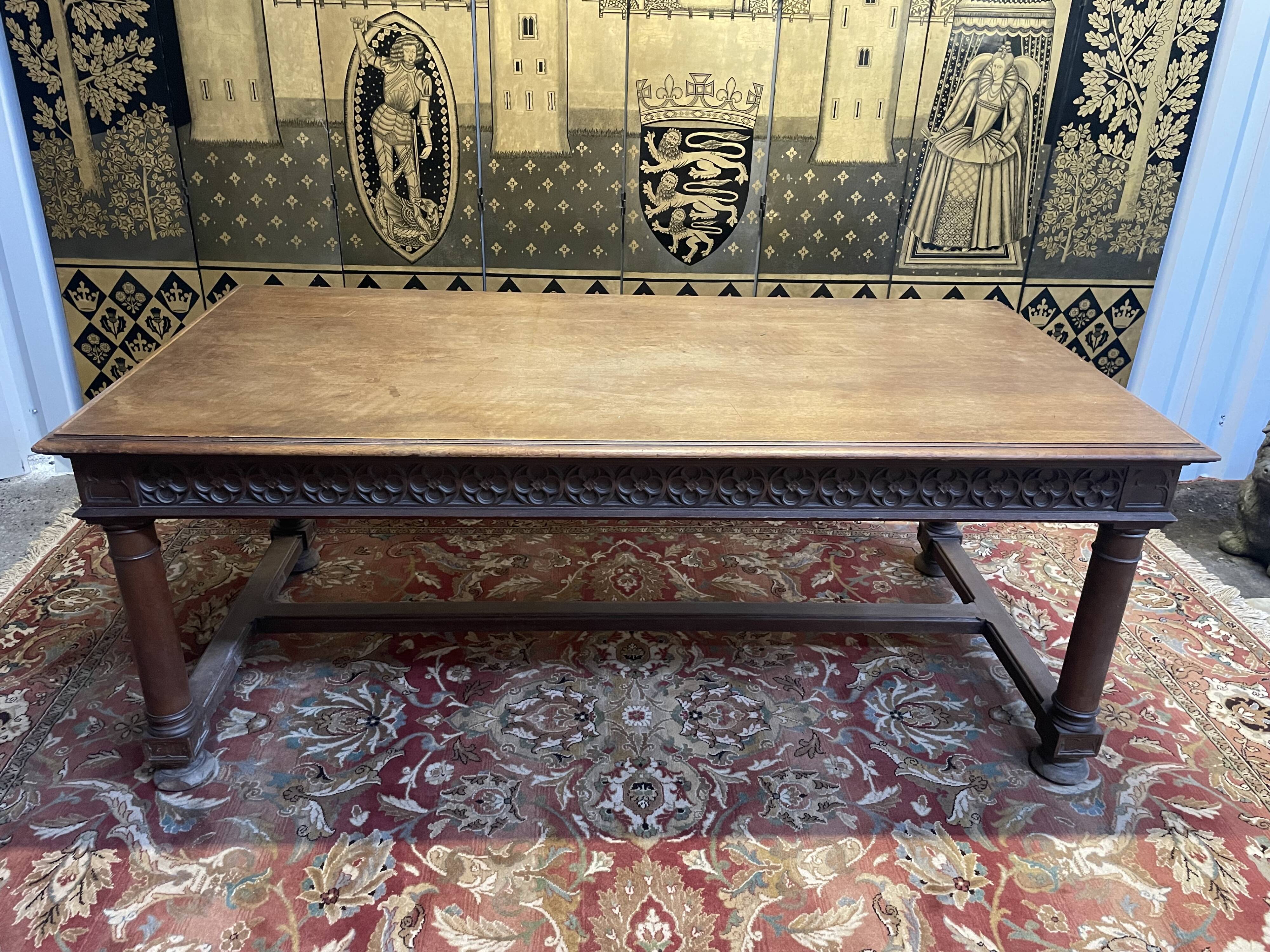 Gothic style dining table - Louis XIII walnut
