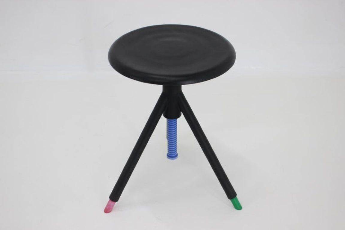 Italian Postmodern Adjustable "Screw" Dining Table and Four Stools in the Style