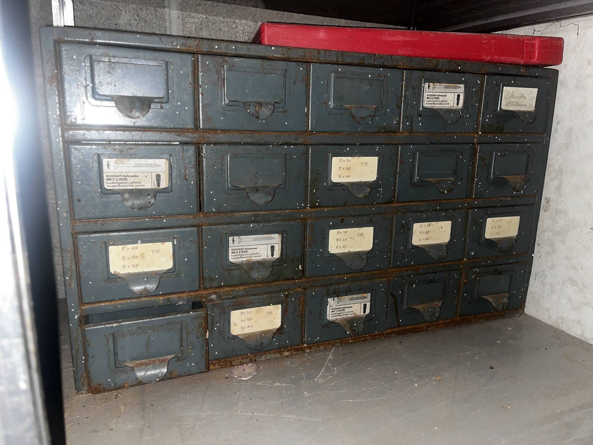 Industrial metal workshop cabinet, 20 drawers, original patina.